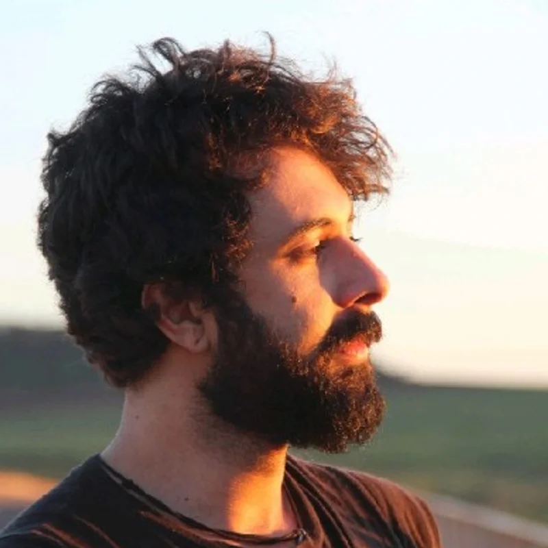 Guilherme Israel, AI Product Designer / UX/UI Designer